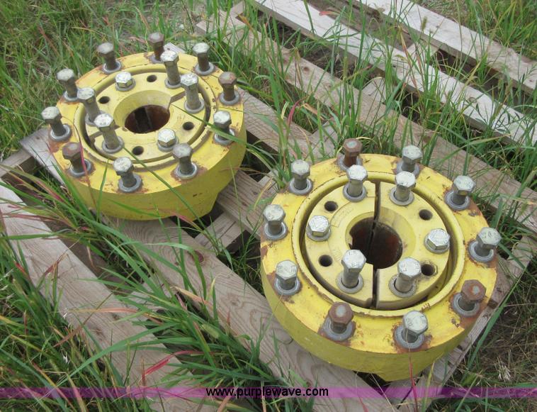 image for item AZ9064 John Deere tractor hubs