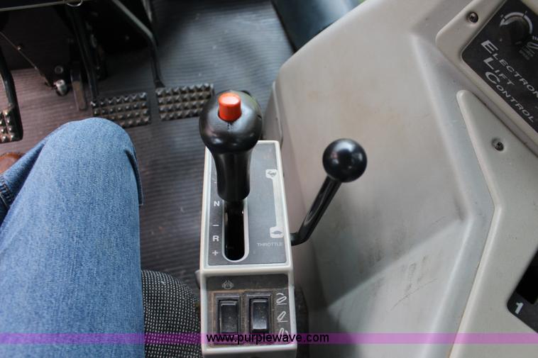 image for item F7959 AGCO Allis 9815 MFWD tractor