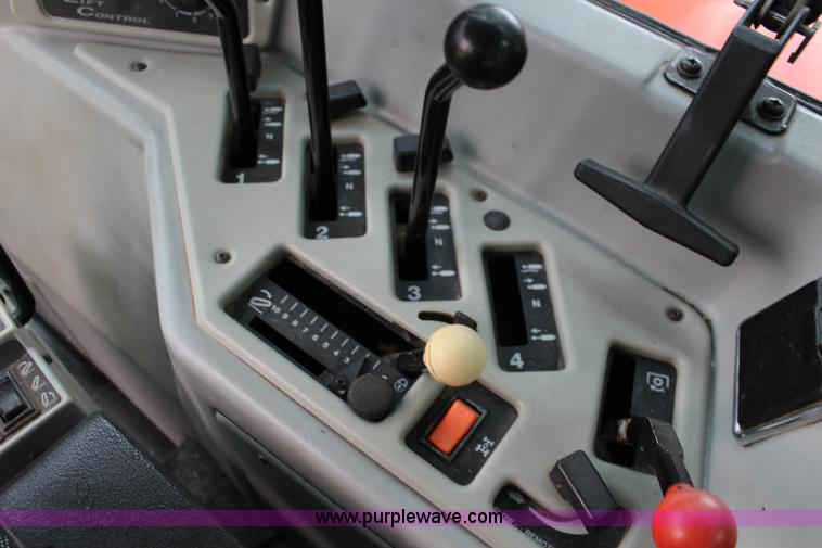 image for item F7959 AGCO Allis 9815 MFWD tractor