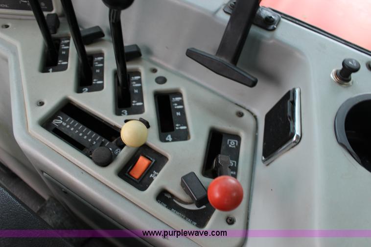 image for item F7959 AGCO Allis 9815 MFWD tractor