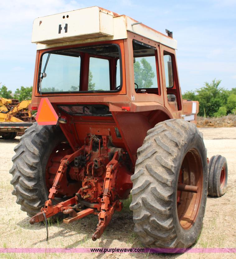 image for item F7985 1975 International 1066 tractor