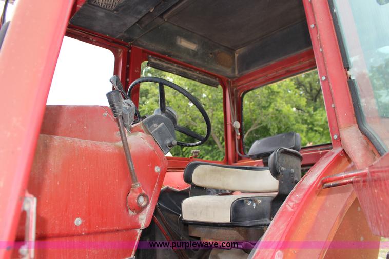 image for item F7985 1975 International 1066 tractor