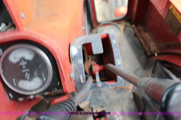 image for item F7985 1975 International 1066 tractor