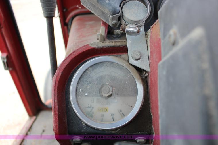 image for item F7985 1975 International 1066 tractor