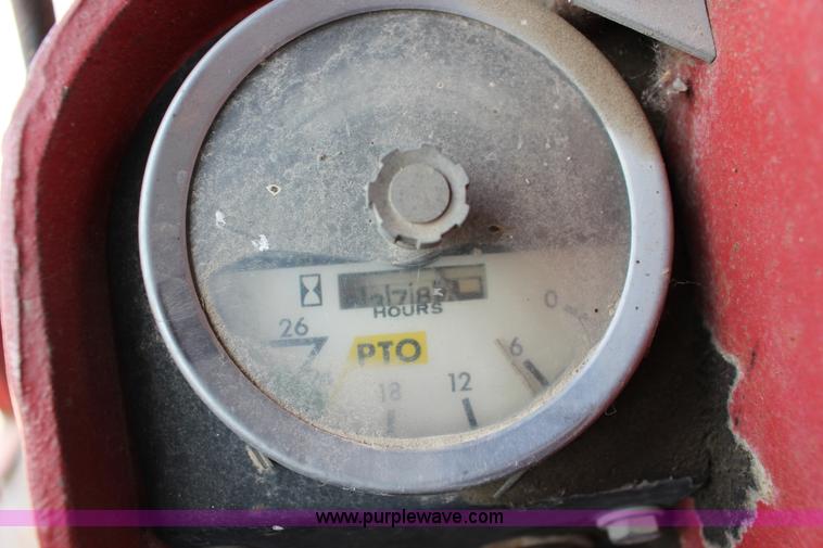 image for item F7985 1975 International 1066 tractor