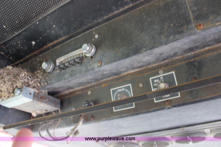 image for item F7985 1975 International 1066 tractor