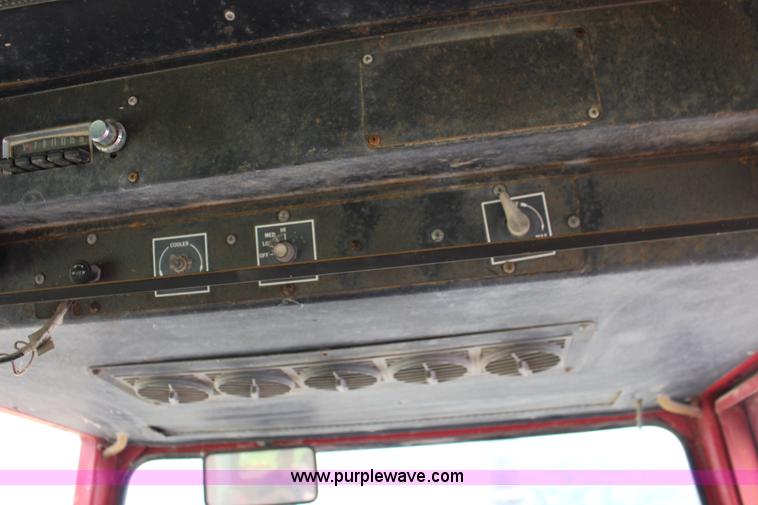 image for item F7985 1975 International 1066 tractor