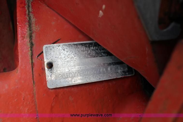 image for item F7985 1975 International 1066 tractor