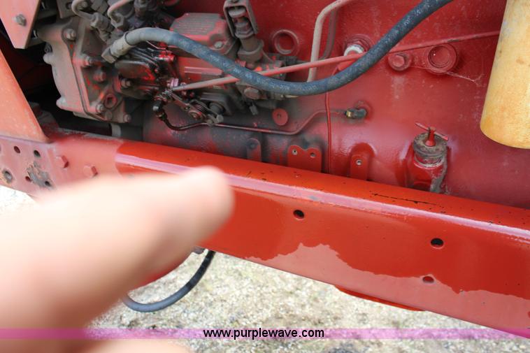 image for item F7985 1975 International 1066 tractor