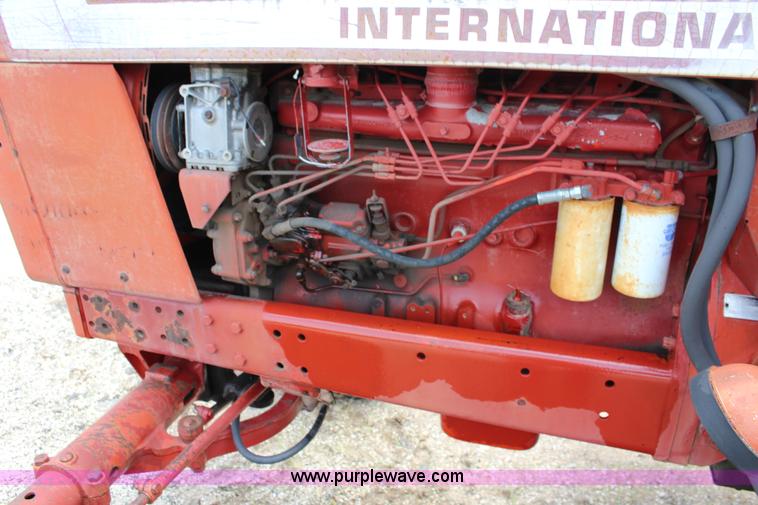 image for item F7985 1975 International 1066 tractor
