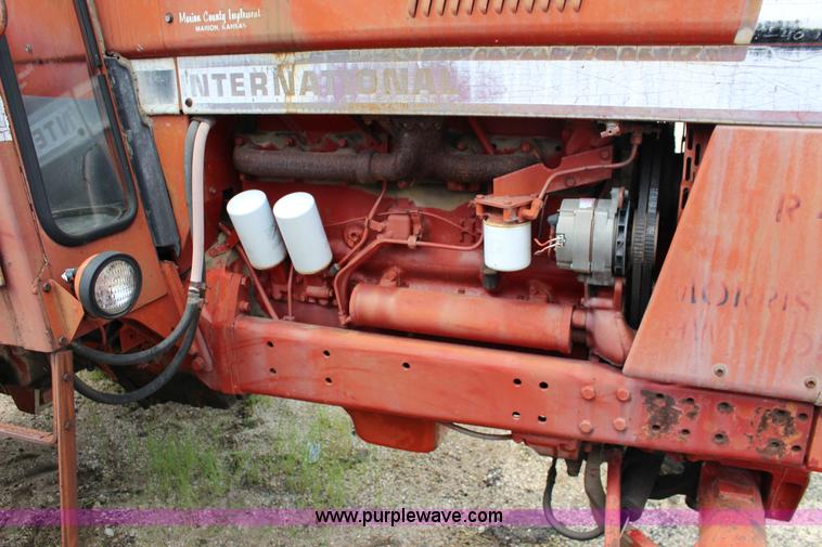 image for item F7985 1975 International 1066 tractor