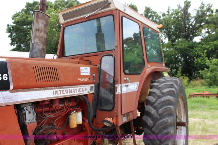 image for item F7985 1975 International 1066 tractor