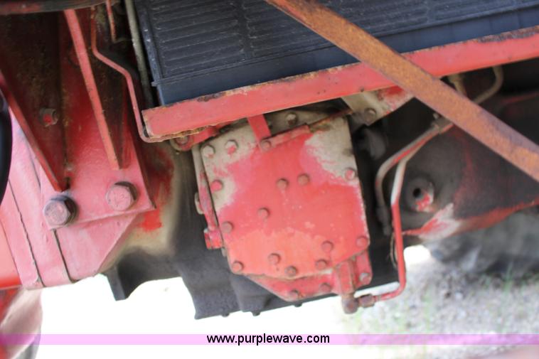 image for item F7985 1975 International 1066 tractor