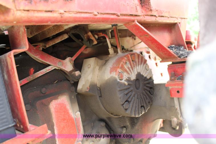 image for item F7985 1975 International 1066 tractor