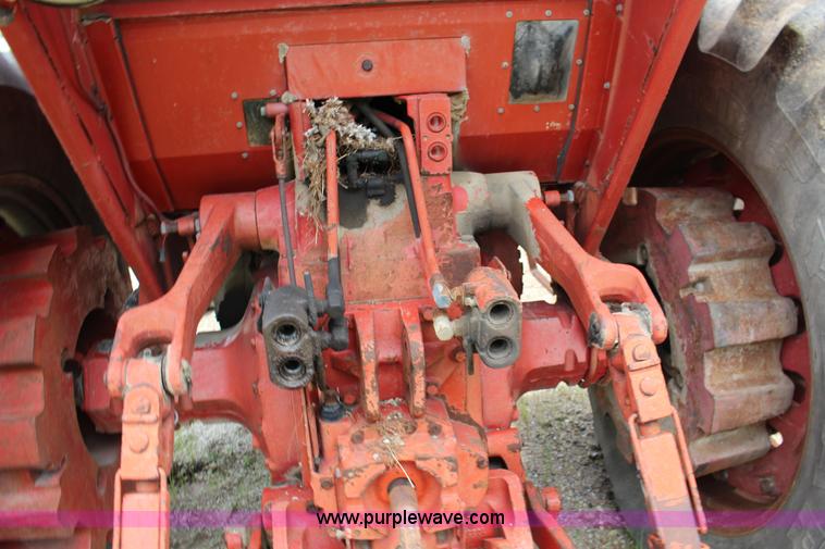 image for item F7985 1975 International 1066 tractor