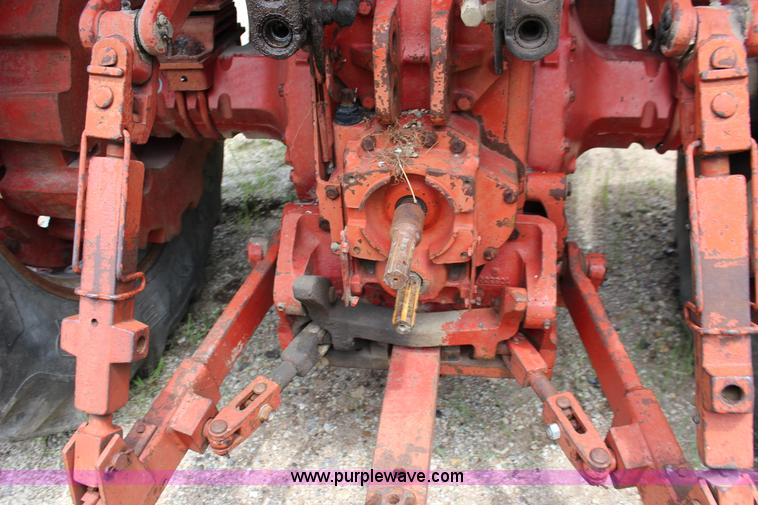 image for item F7985 1975 International 1066 tractor