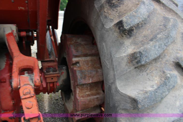 image for item F7985 1975 International 1066 tractor