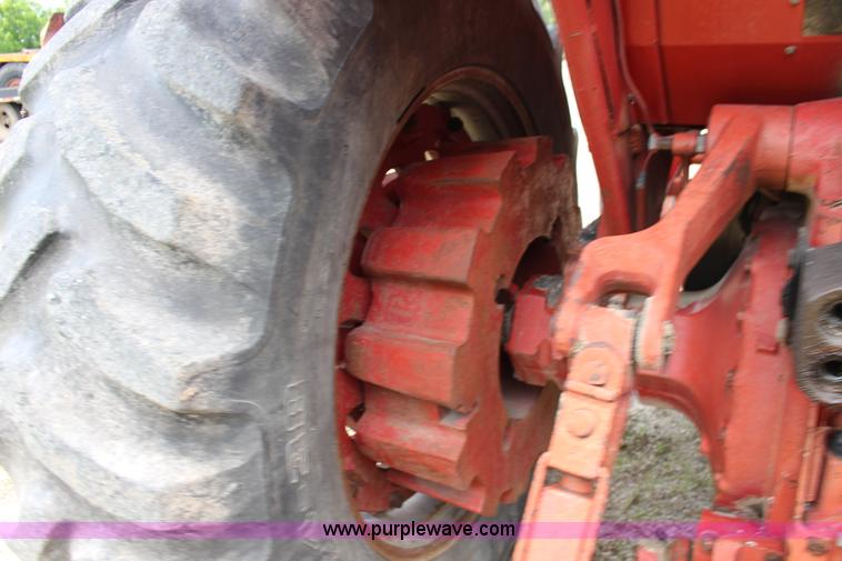 image for item F7985 1975 International 1066 tractor