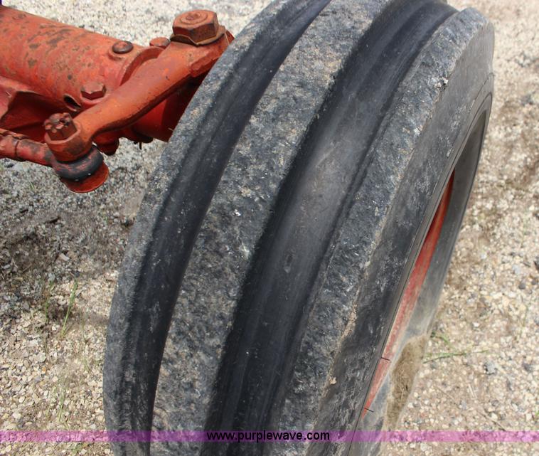 image for item F7985 1975 International 1066 tractor