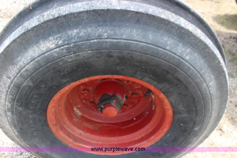 image for item F7985 1975 International 1066 tractor