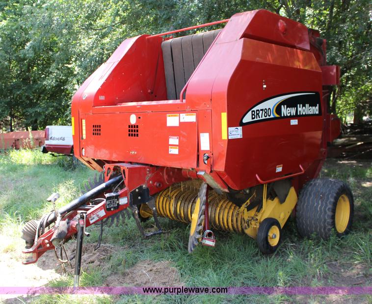 image for item F7990 2004 New Holland BR780 round baler