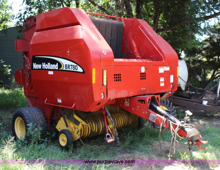 image for item F7990 2004 New Holland BR780 round baler