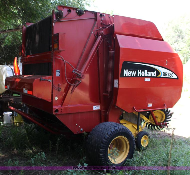 image for item F7990 2004 New Holland BR780 round baler