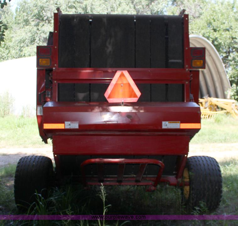 image for item F7990 2004 New Holland BR780 round baler