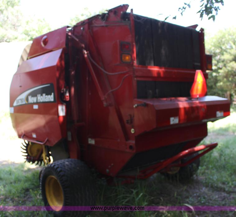 image for item F7990 2004 New Holland BR780 round baler