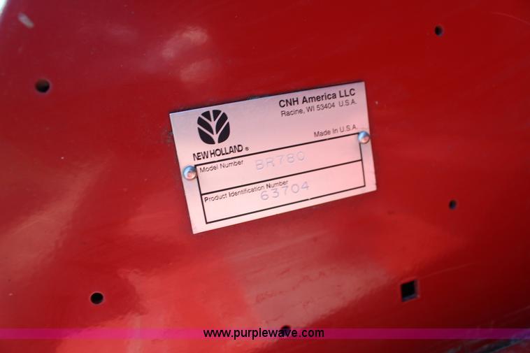 image for item F7990 2004 New Holland BR780 round baler