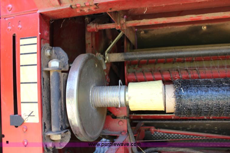 image for item F7990 2004 New Holland BR780 round baler