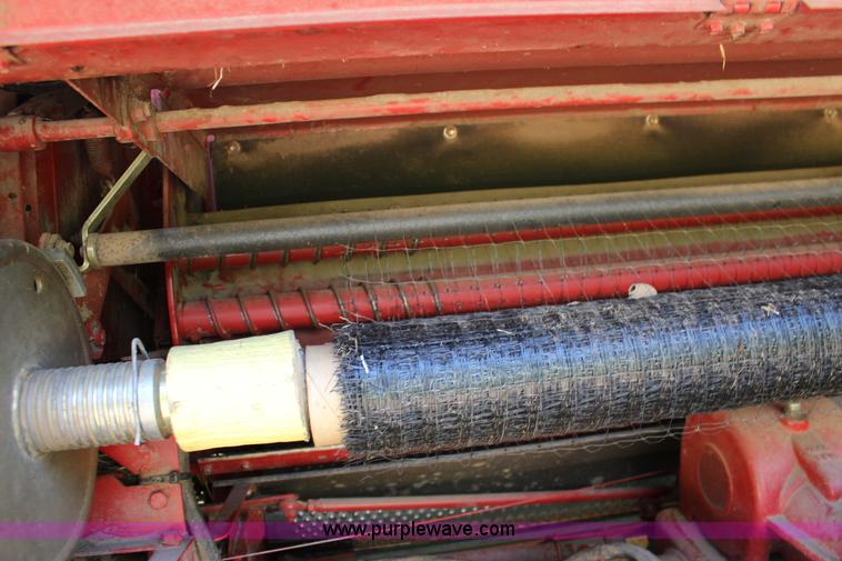 image for item F7990 2004 New Holland BR780 round baler