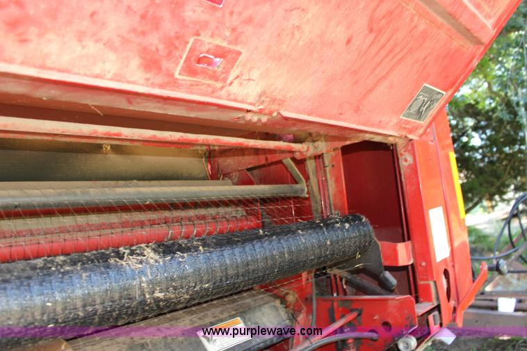 image for item F7990 2004 New Holland BR780 round baler
