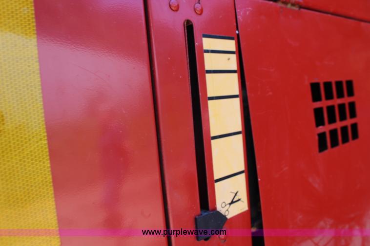 image for item F7990 2004 New Holland BR780 round baler