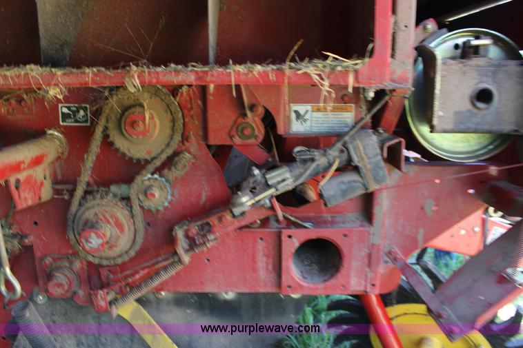 image for item F7990 2004 New Holland BR780 round baler