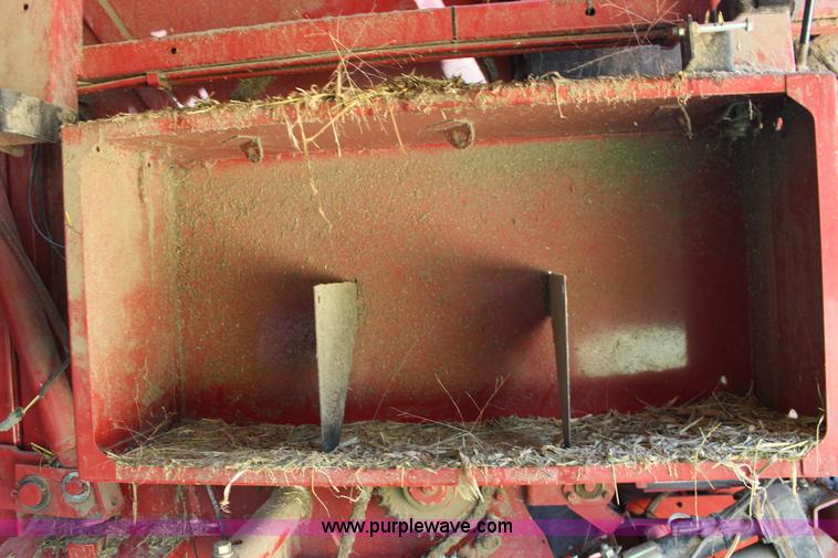 image for item F7990 2004 New Holland BR780 round baler