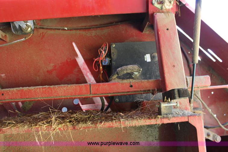 image for item F7990 2004 New Holland BR780 round baler