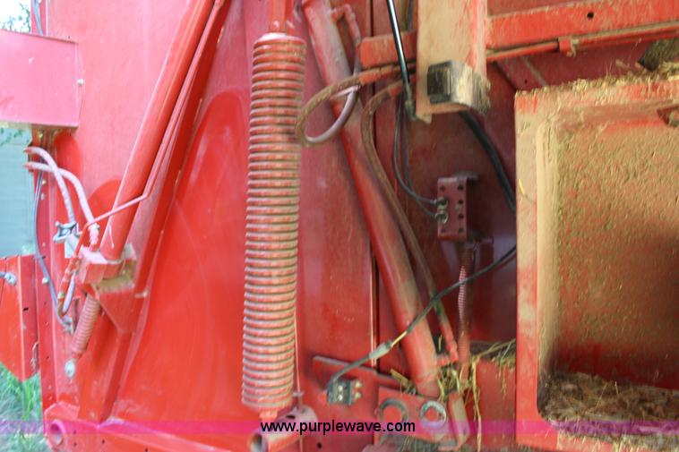 image for item F7990 2004 New Holland BR780 round baler