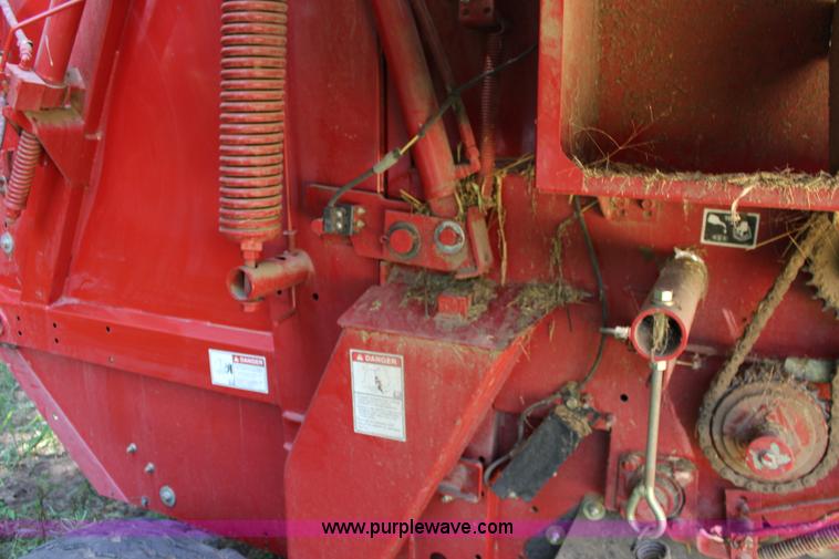 image for item F7990 2004 New Holland BR780 round baler