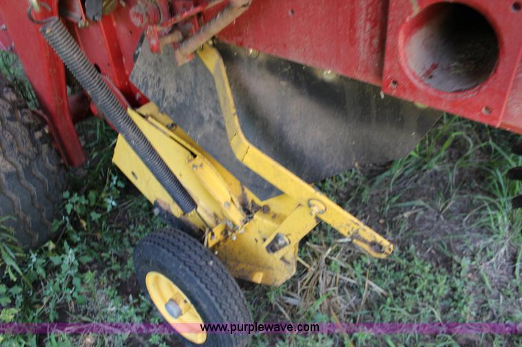 image for item F7990 2004 New Holland BR780 round baler
