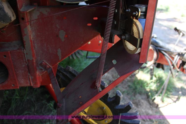 image for item F7990 2004 New Holland BR780 round baler