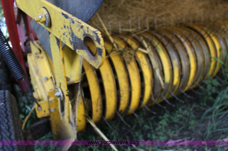 image for item F7990 2004 New Holland BR780 round baler
