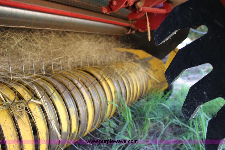 image for item F7990 2004 New Holland BR780 round baler