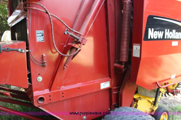 image for item F7990 2004 New Holland BR780 round baler