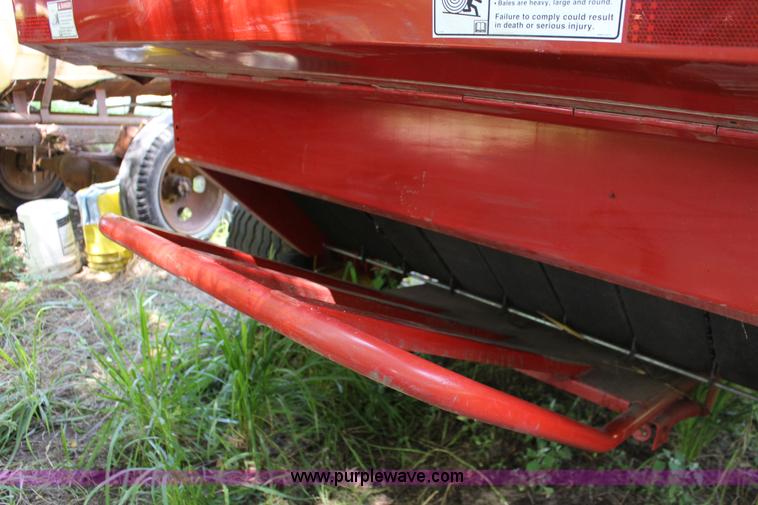 image for item F7990 2004 New Holland BR780 round baler