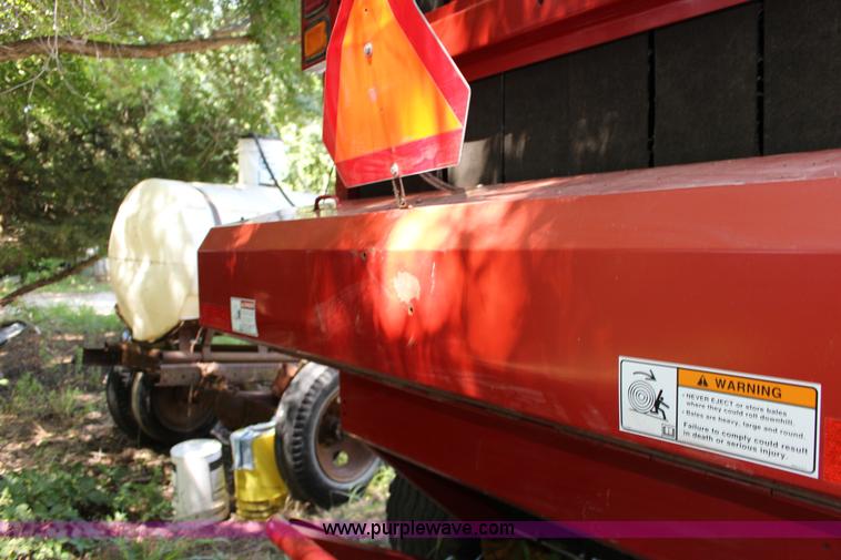 image for item F7990 2004 New Holland BR780 round baler