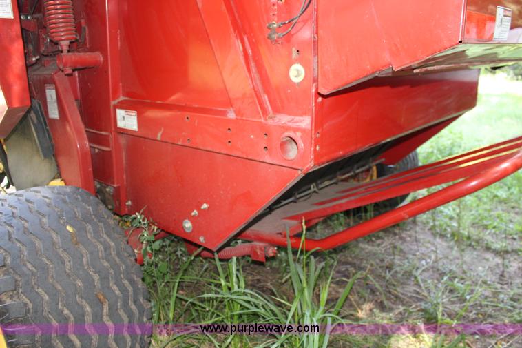 image for item F7990 2004 New Holland BR780 round baler