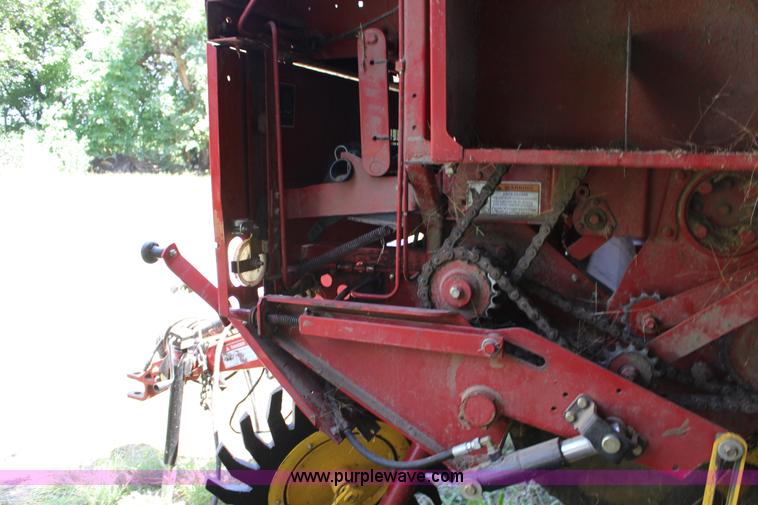 image for item F7990 2004 New Holland BR780 round baler