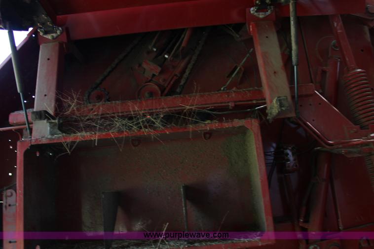 image for item F7990 2004 New Holland BR780 round baler