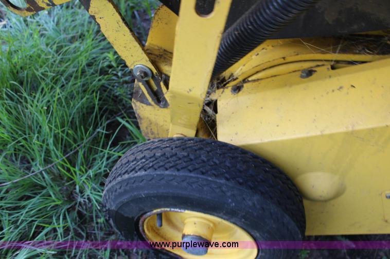 image for item F7990 2004 New Holland BR780 round baler